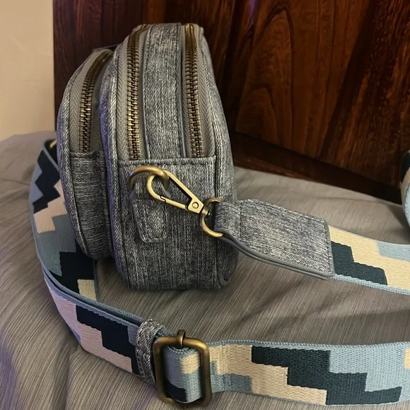 NWOT Blue Denim Cloth Crossbody with Adjustable & Removable Cloth Guitar Strap - Picture 5 of 11